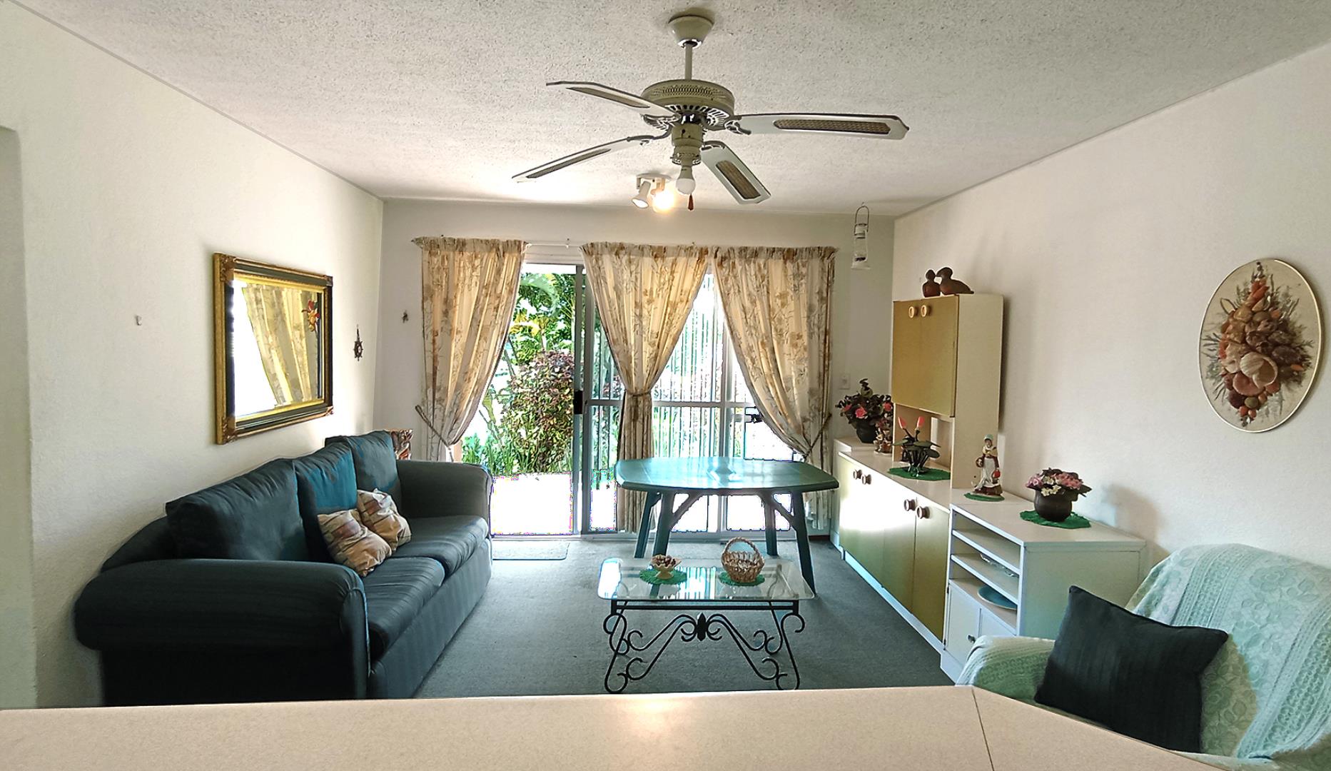 754773_lounge1.jpg