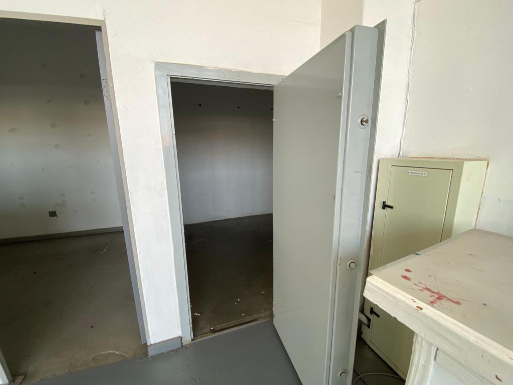 305845542.jpg
