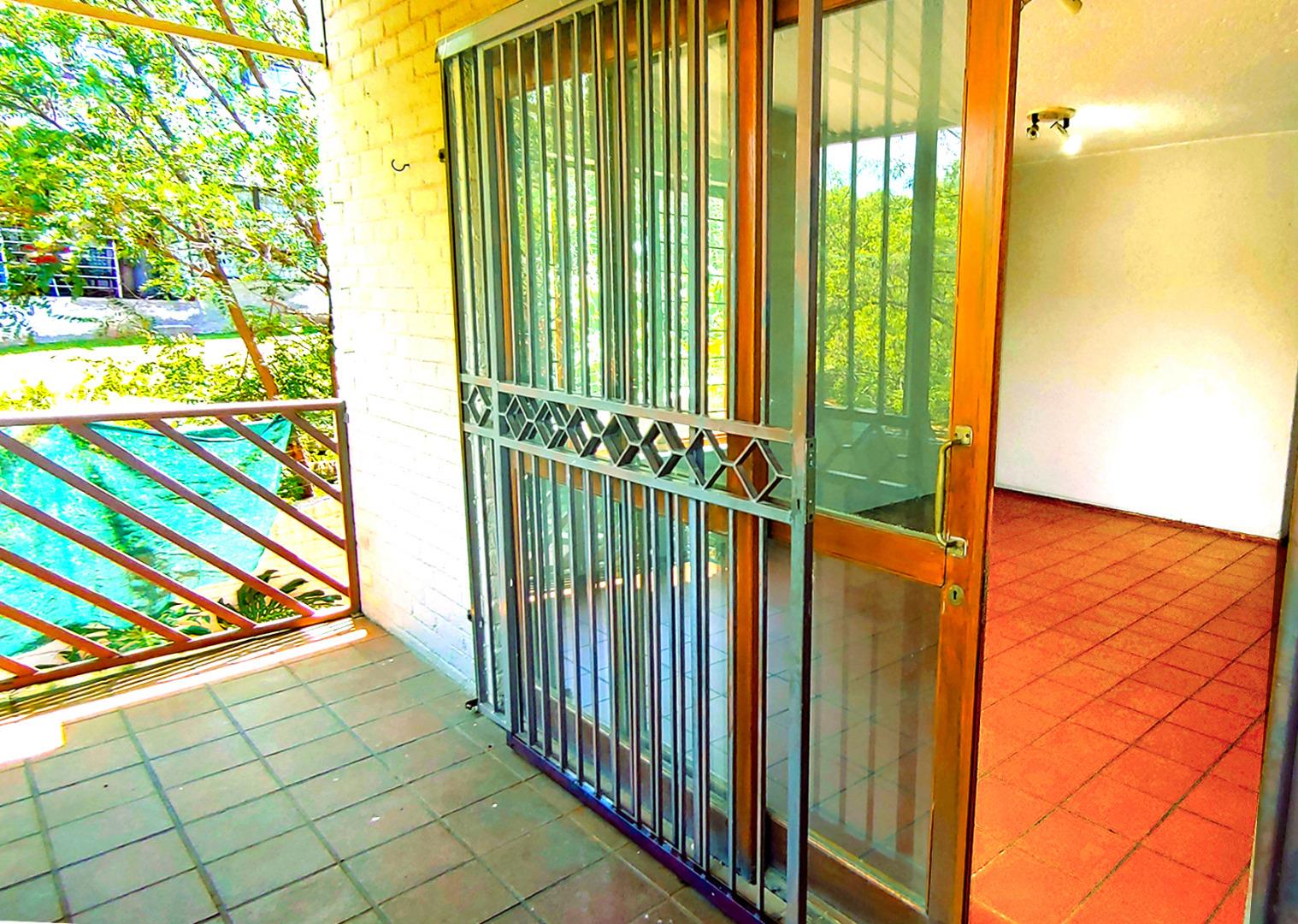 730615_balcony2.jpg