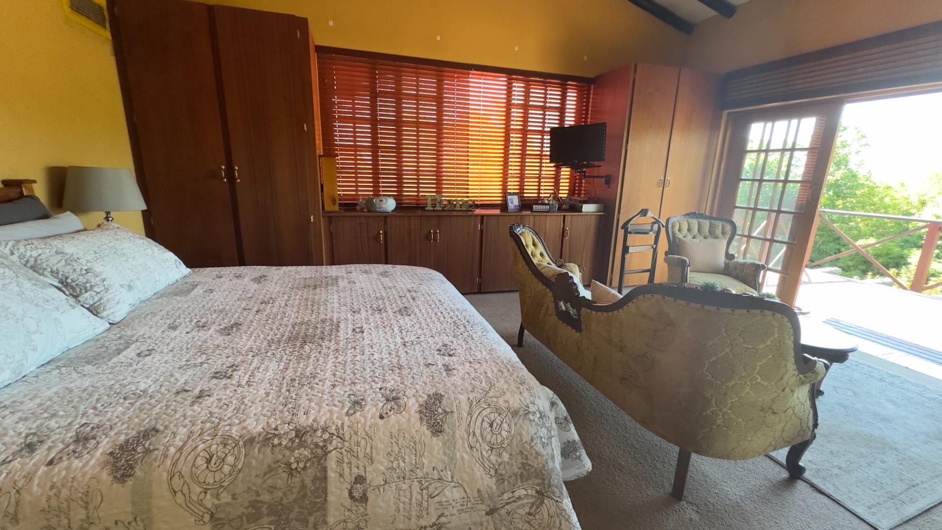 731535_Main_bedroom_3.jpg