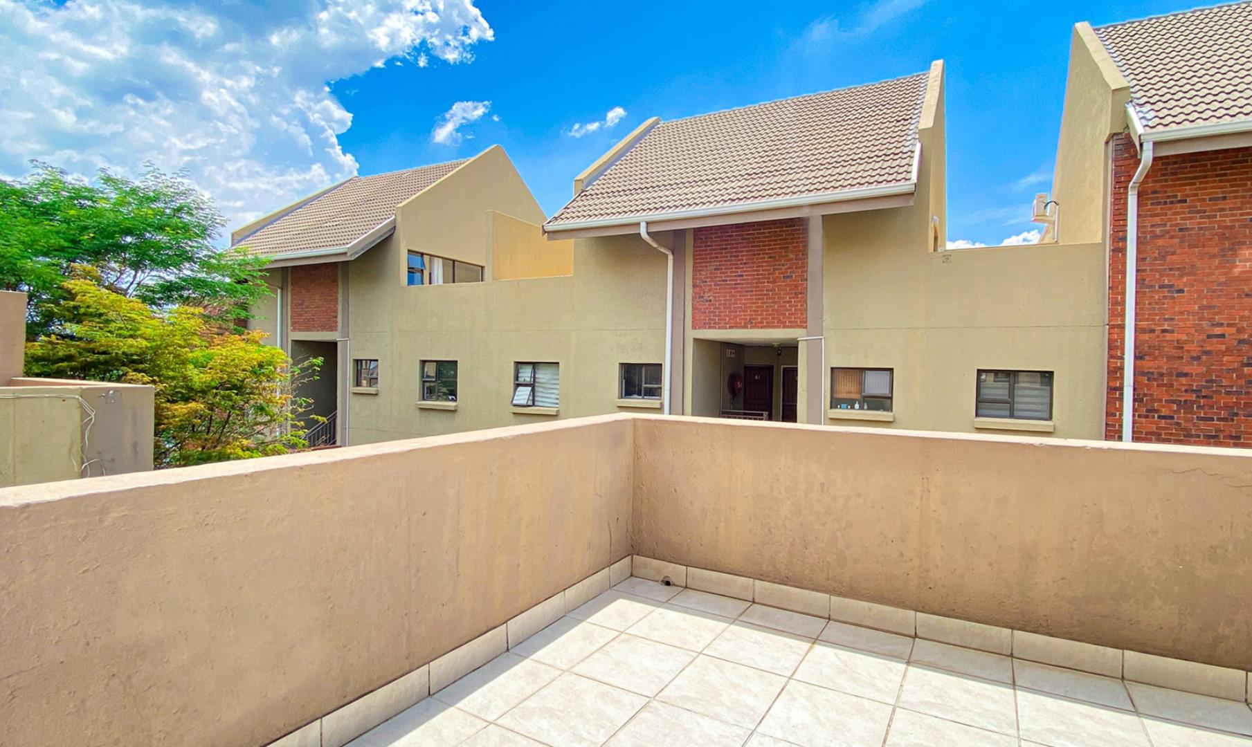 731774_balcony.jpg