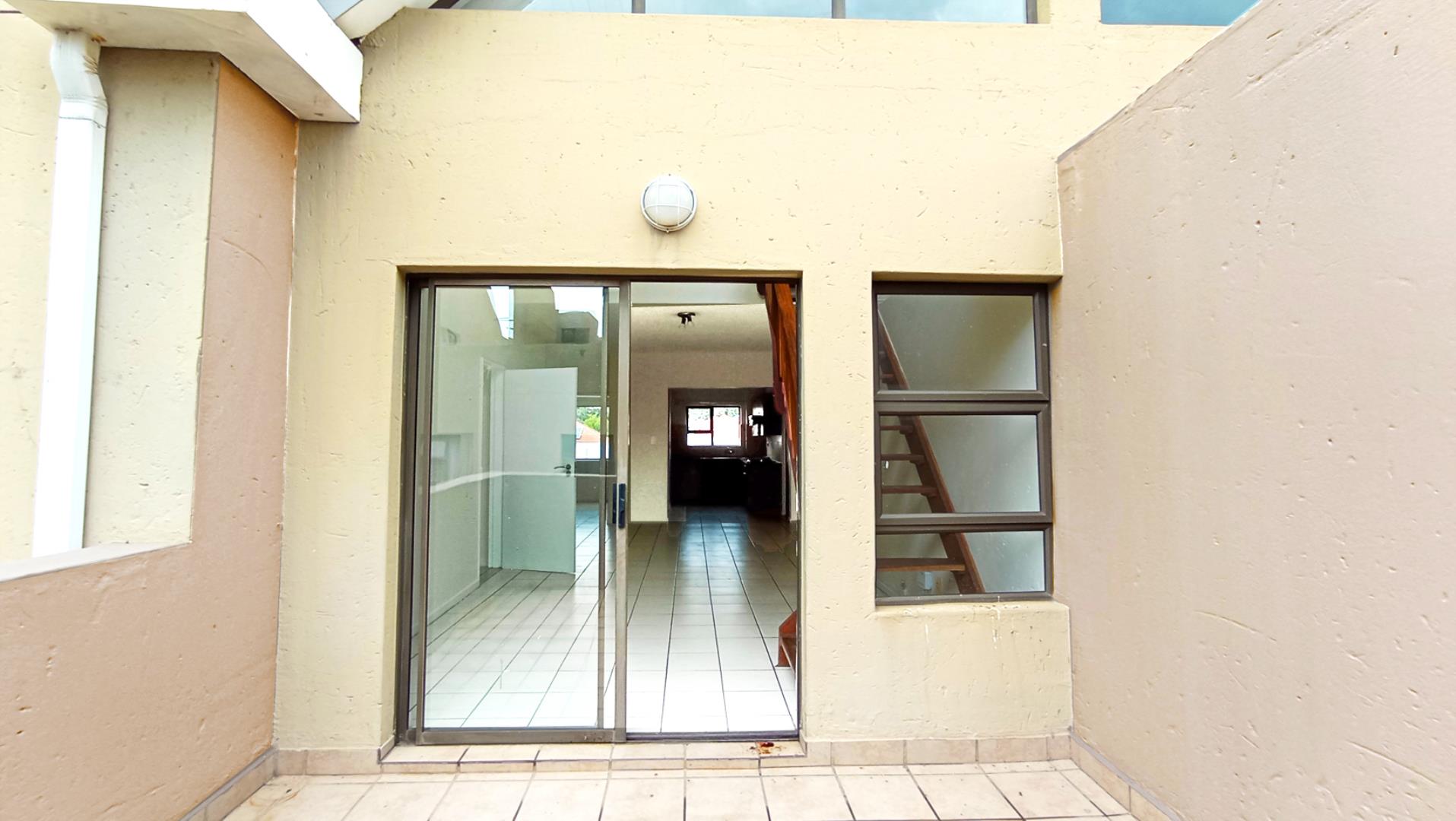 731774_balcony2.jpg