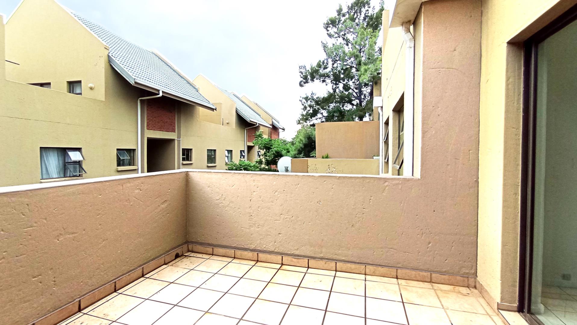 731774_balcony3.jpg