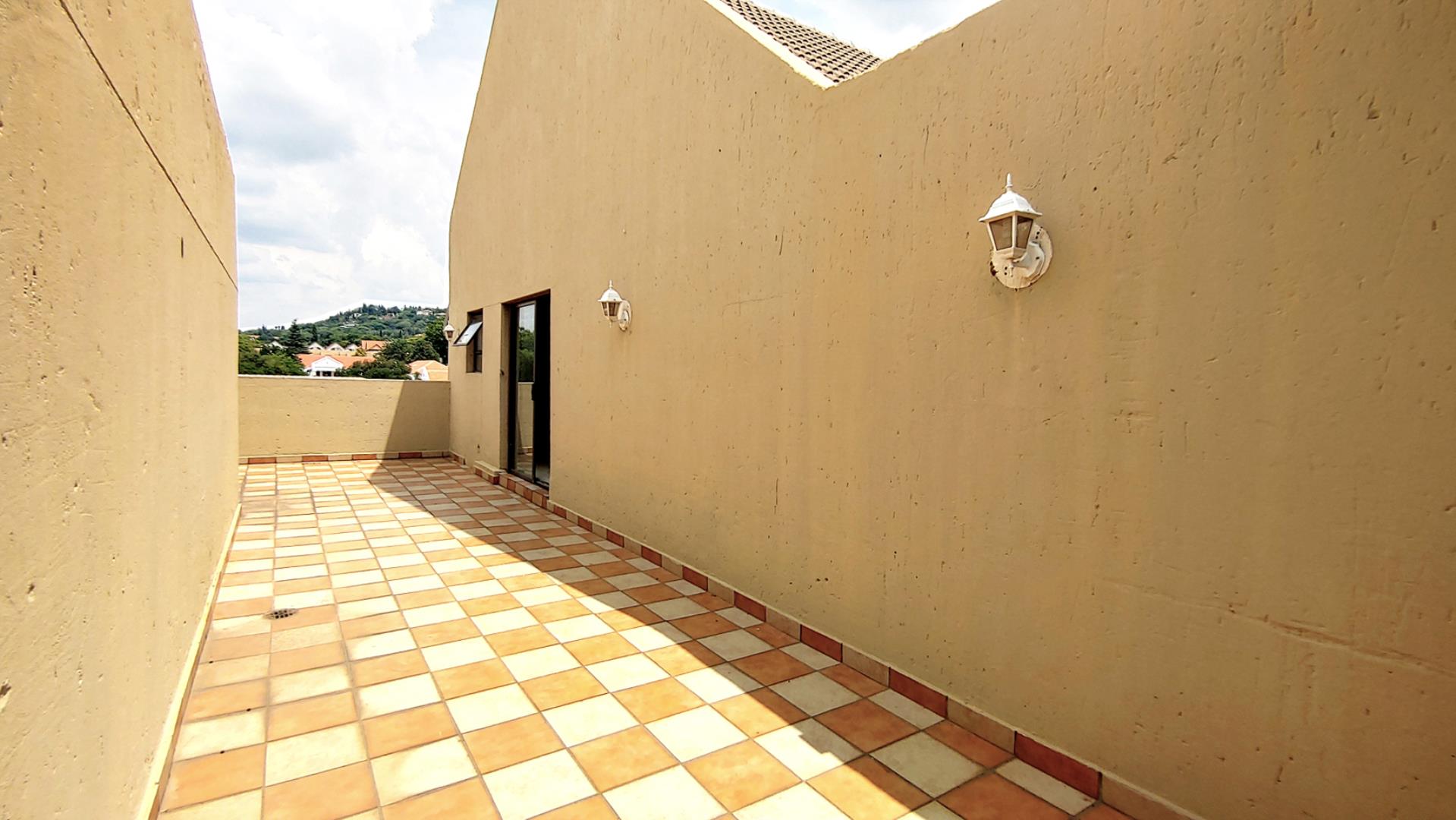 731774_balcony4.jpg