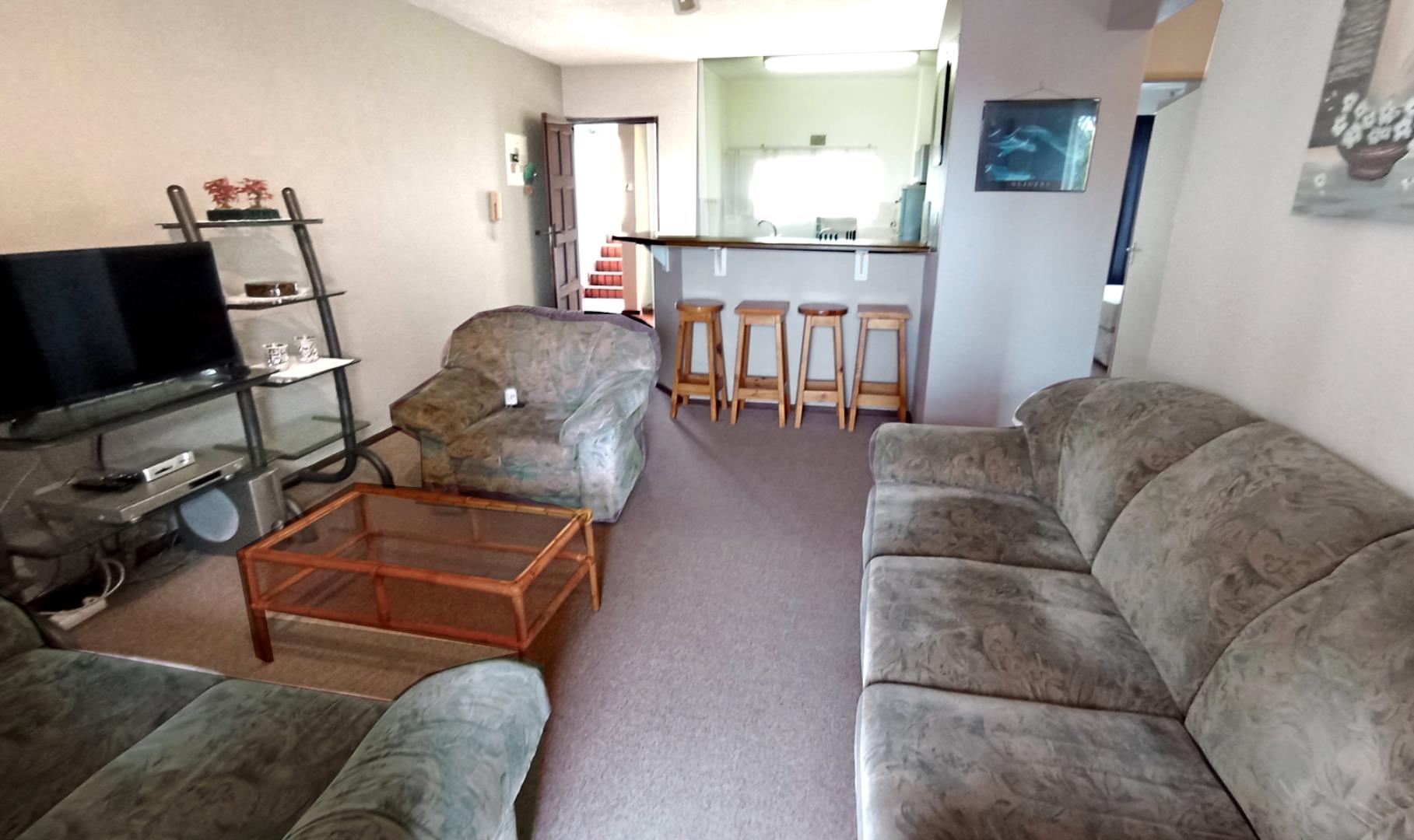 739821_lounge.jpg