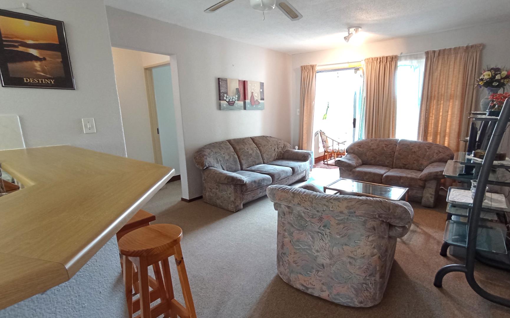739821_lounge3.jpg