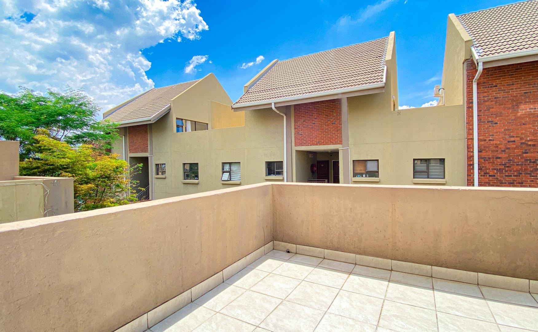 740457_balcony1a.jpg