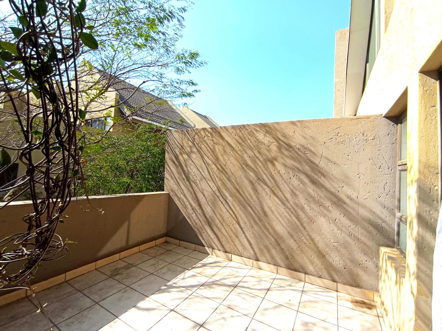 740457_balcony3.jpg