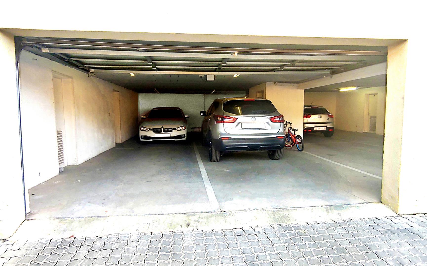740457_garage.jpg