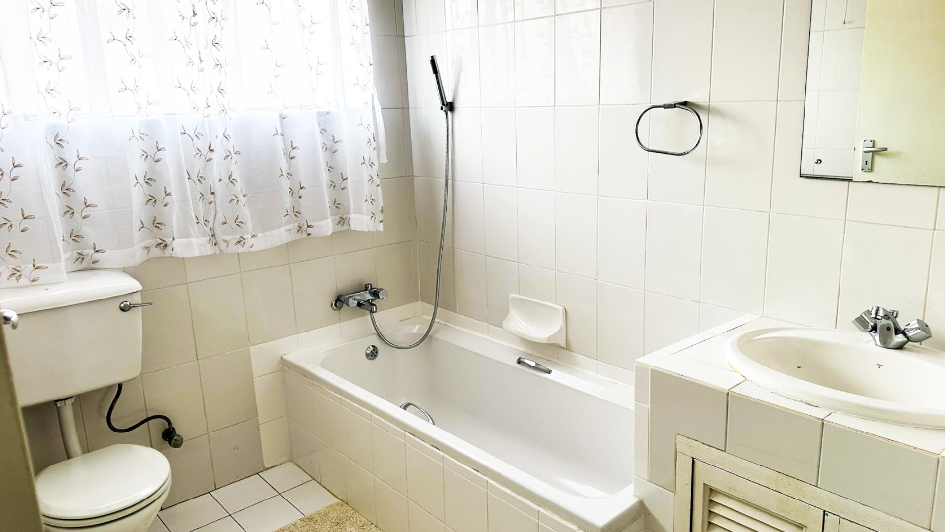 751045_bath3.jpg