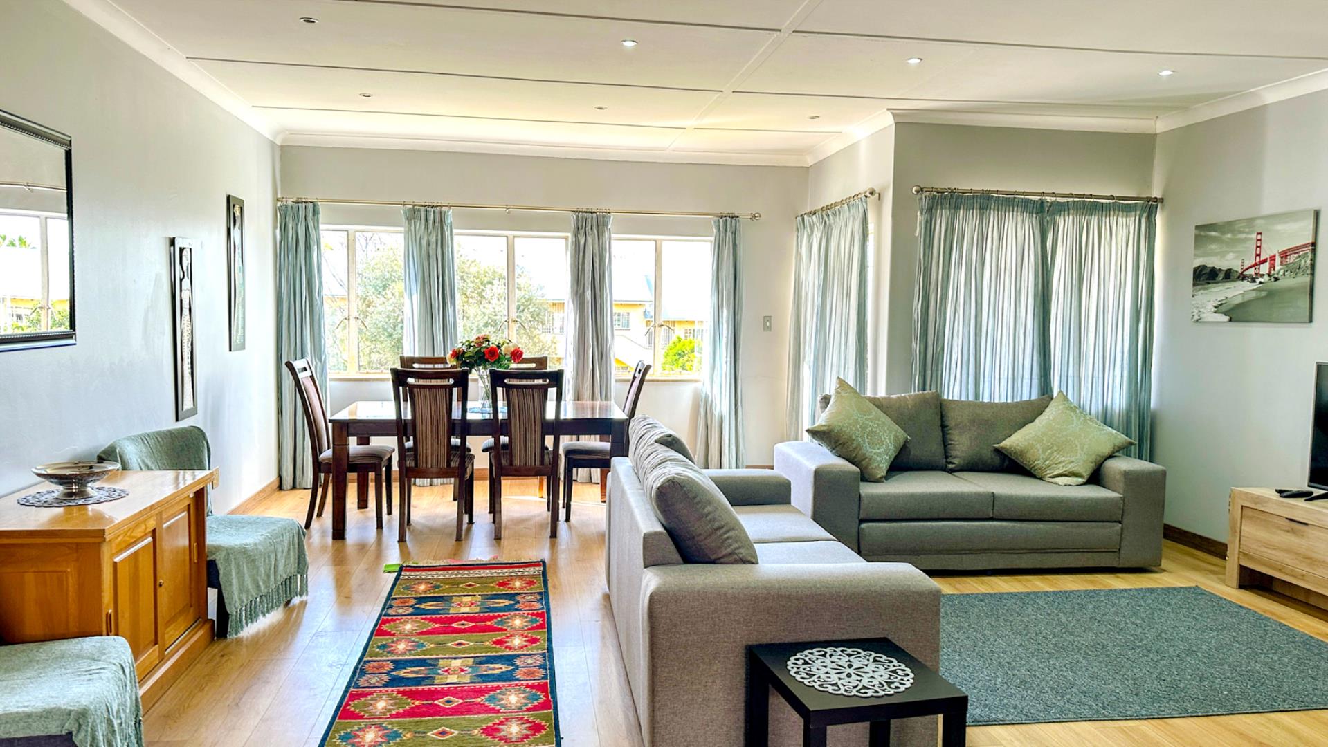 751045_lounge4.jpg