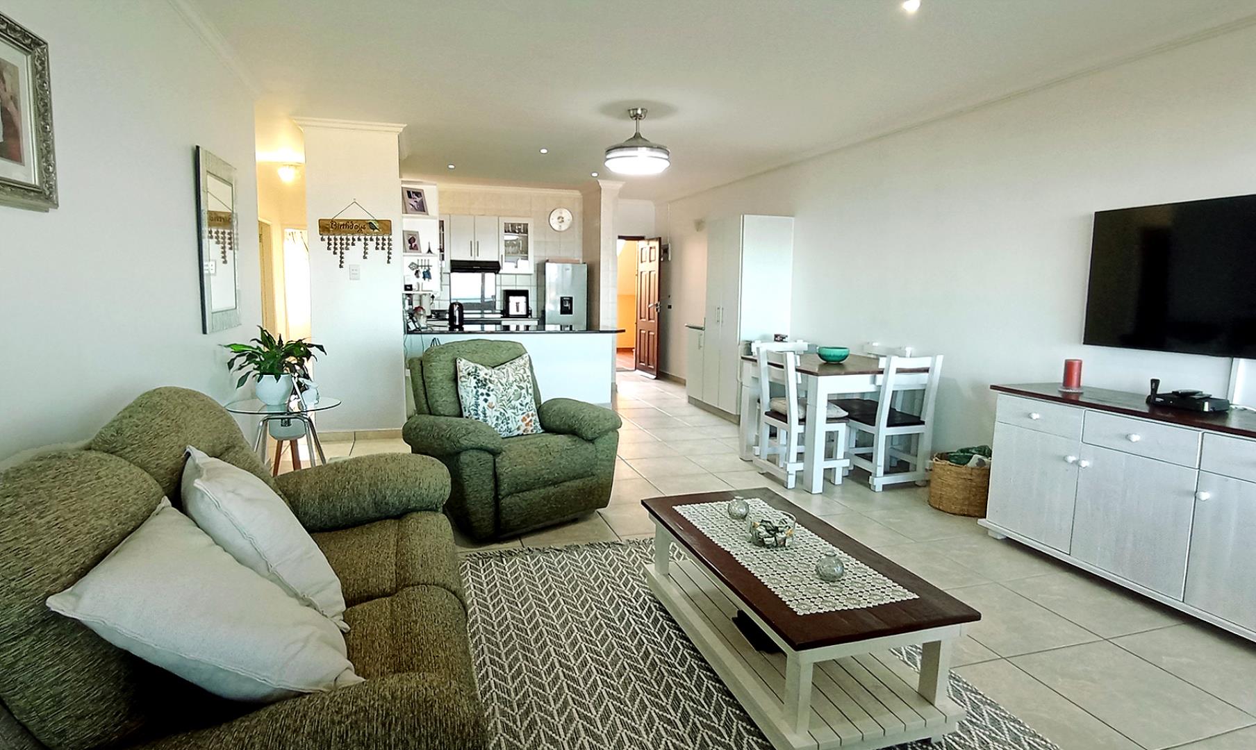 751332_lounge1.jpg