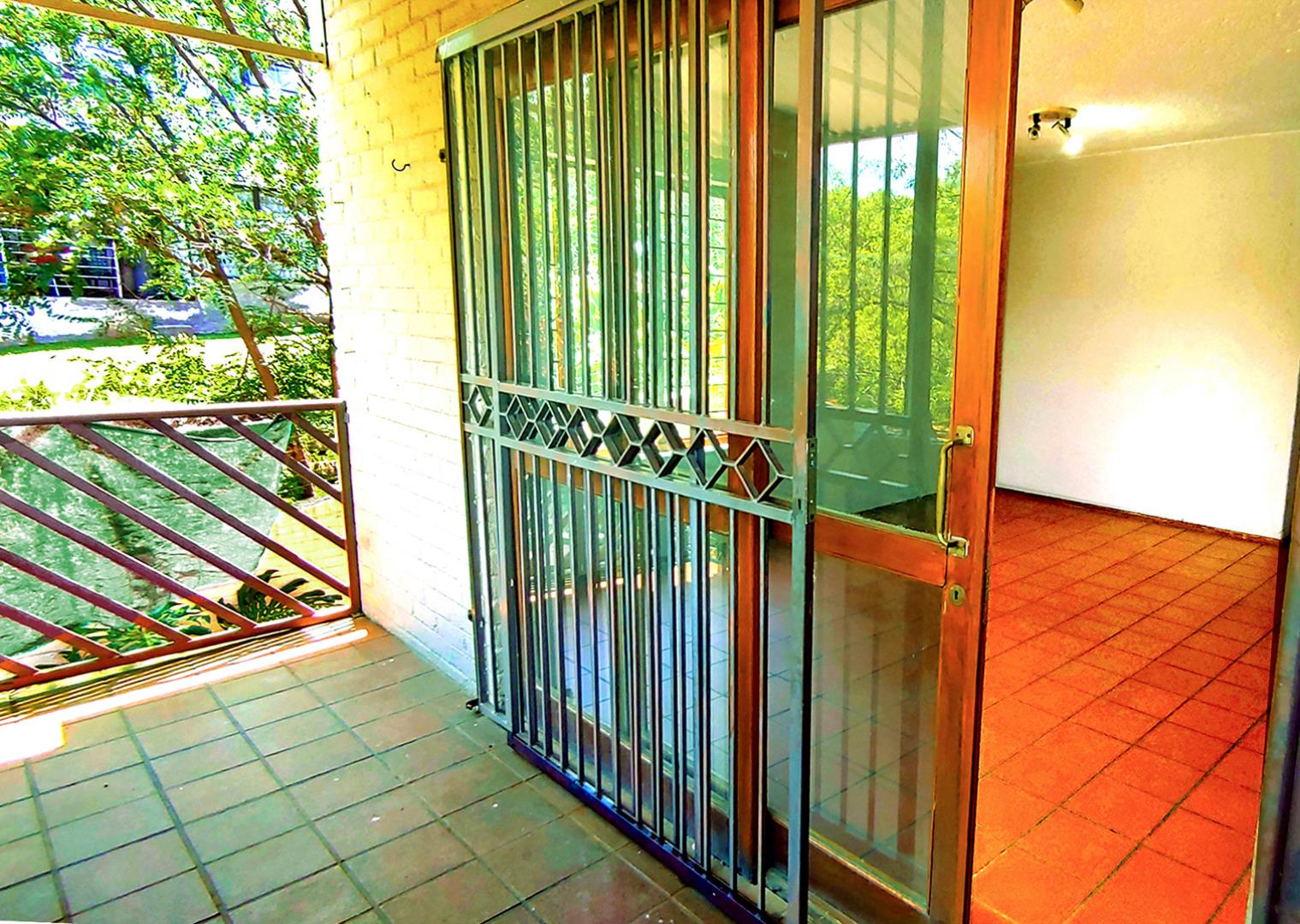 751543_balcony2.jpg