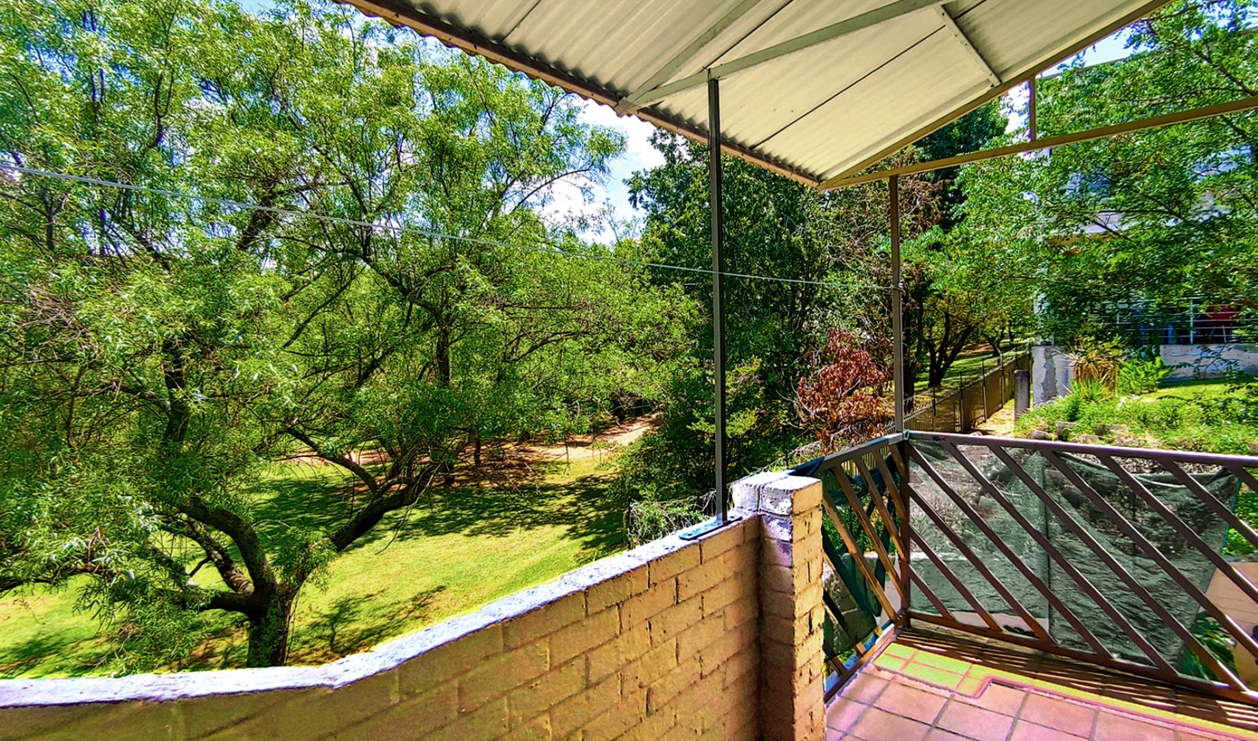 751543_balcony_view.jpg