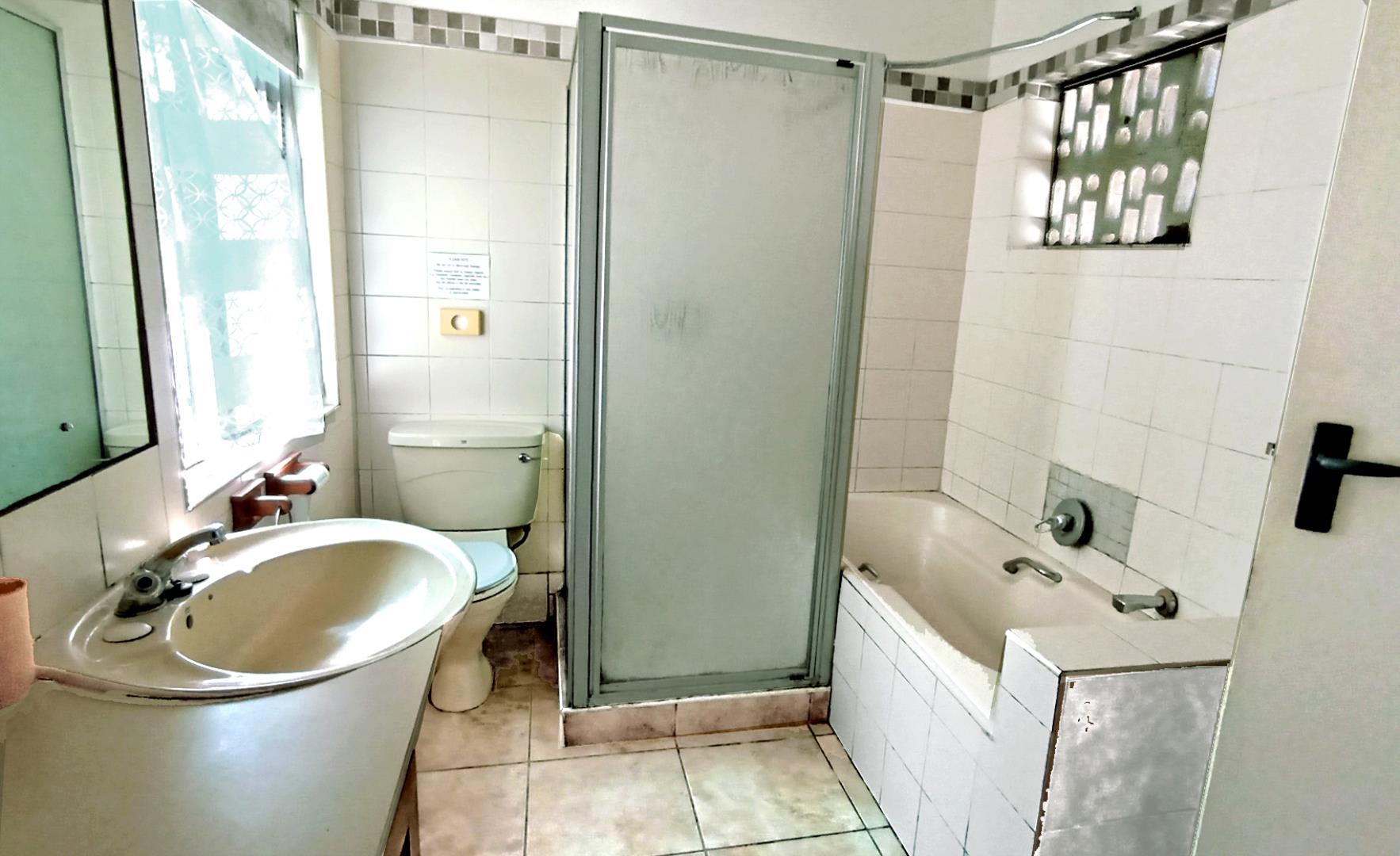 765156_bath1.jpg