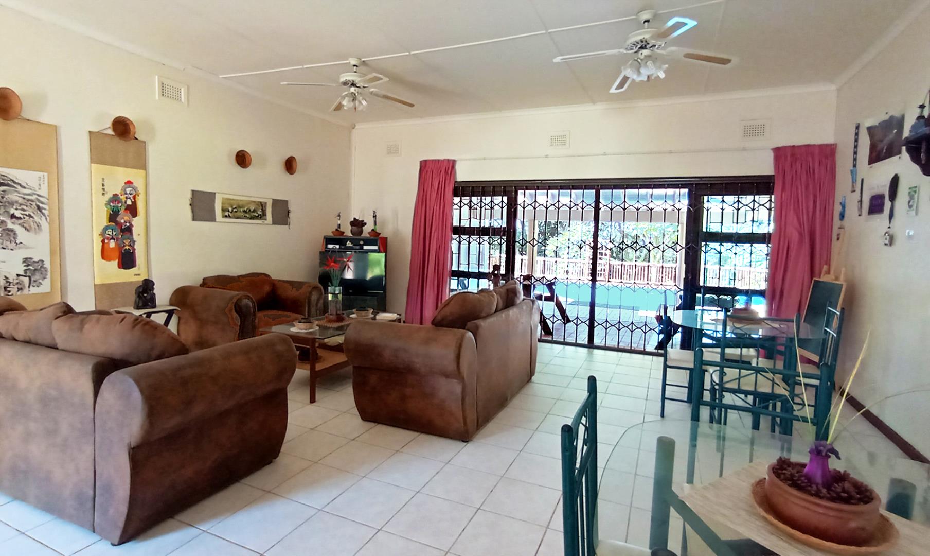 765156_lounge2.jpg