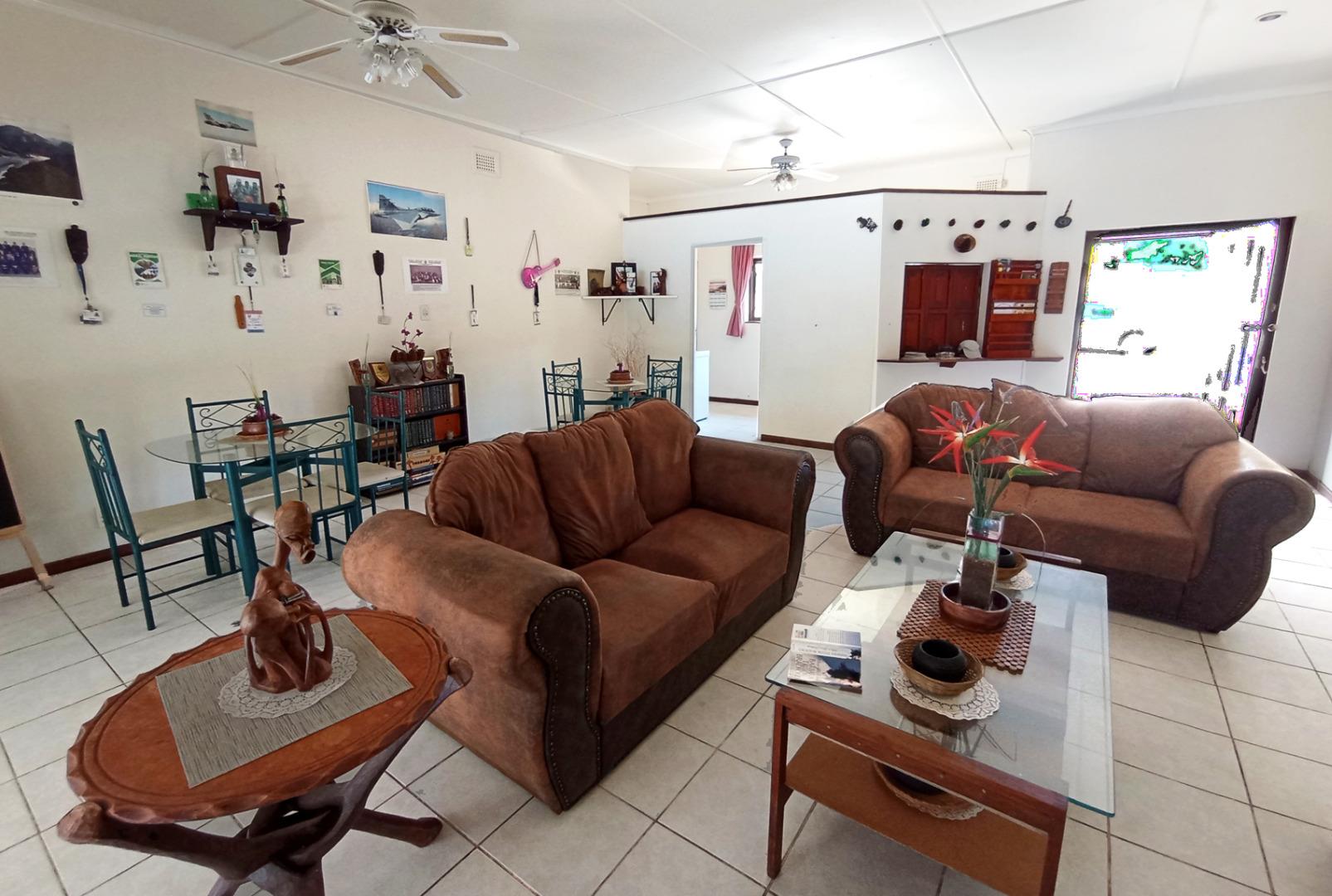 765156_lounge3.jpg