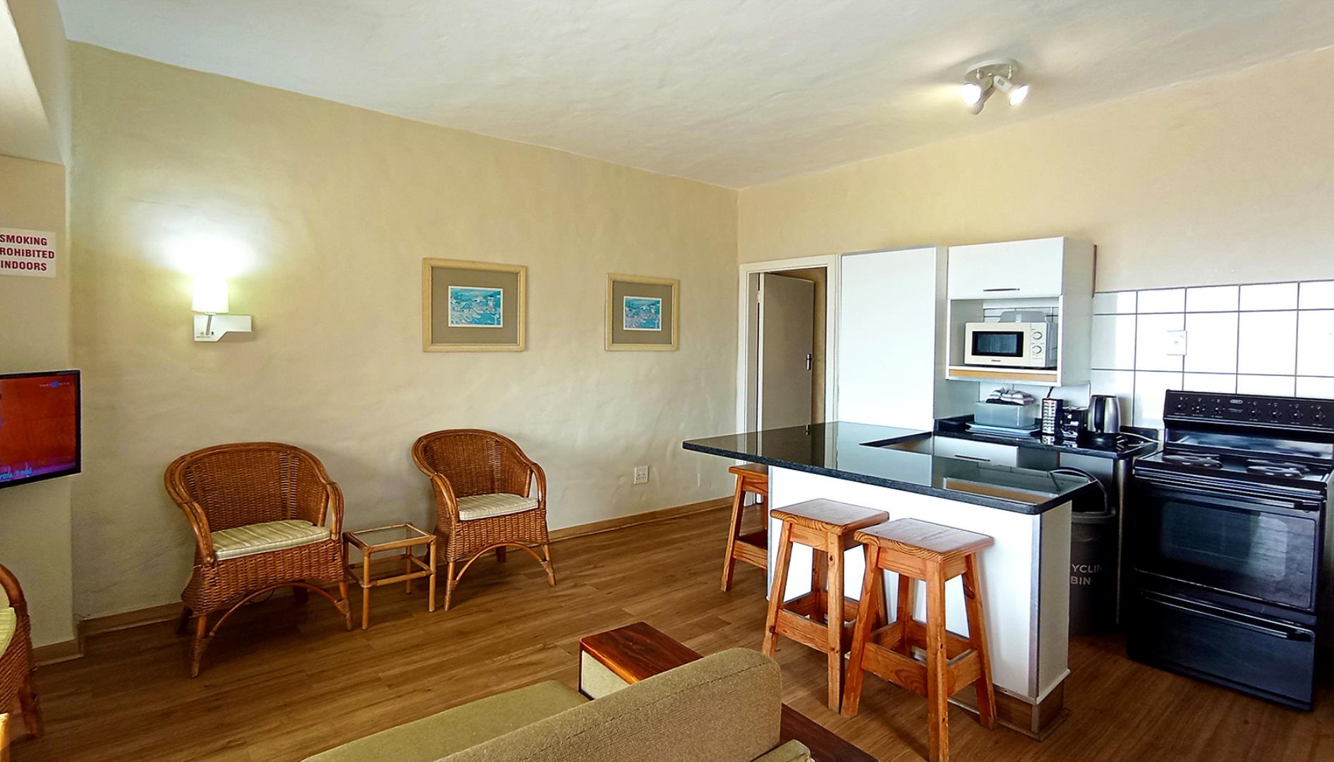 765670_lounge3.jpg