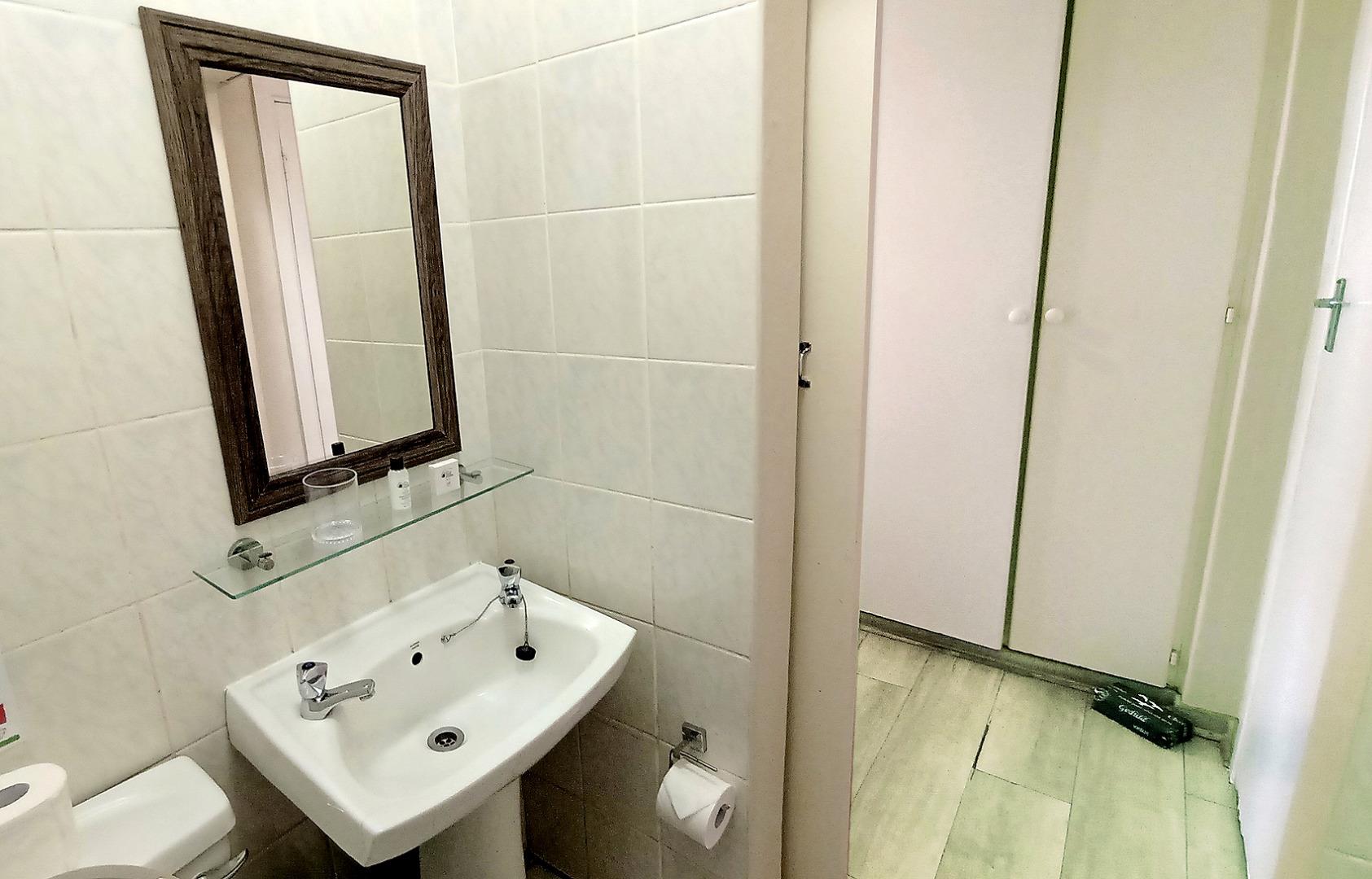 765701_bath2.jpg