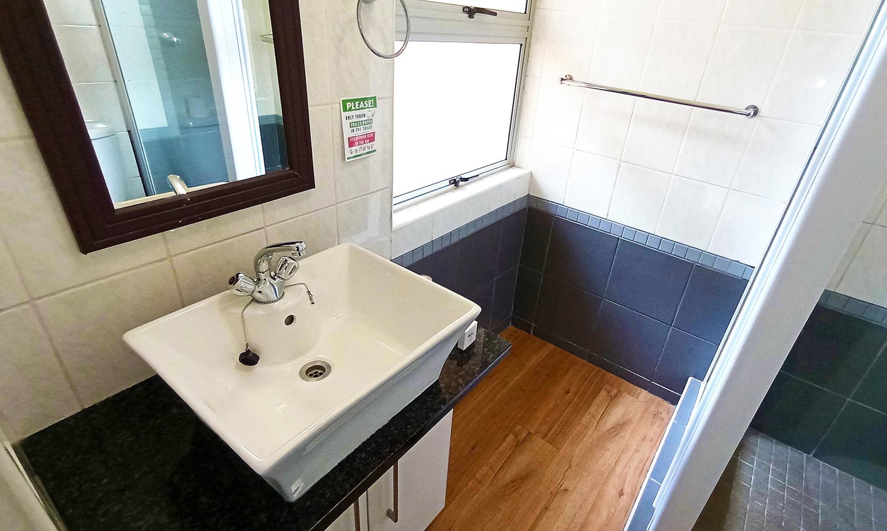 765701_bath3.jpg