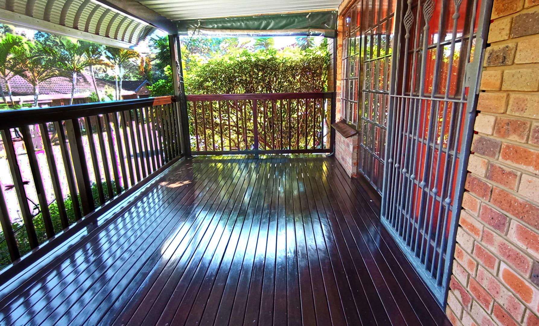 766271_balcony.jpg
