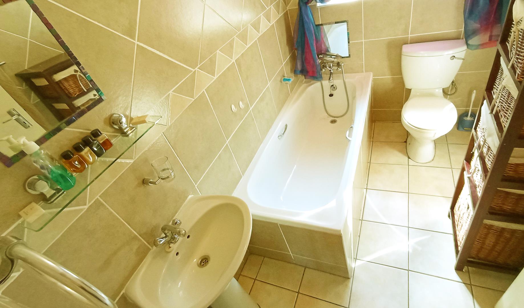 766271_bath1.jpg