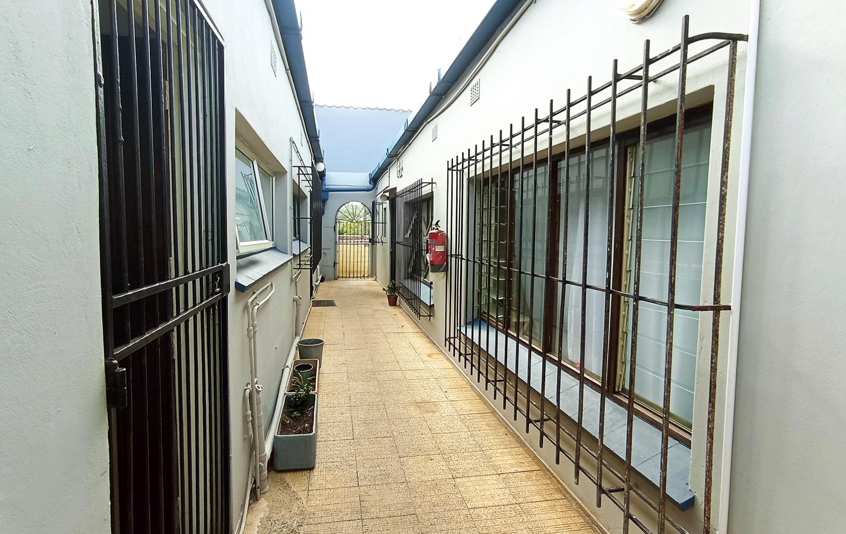 766394_courtyard.jpg