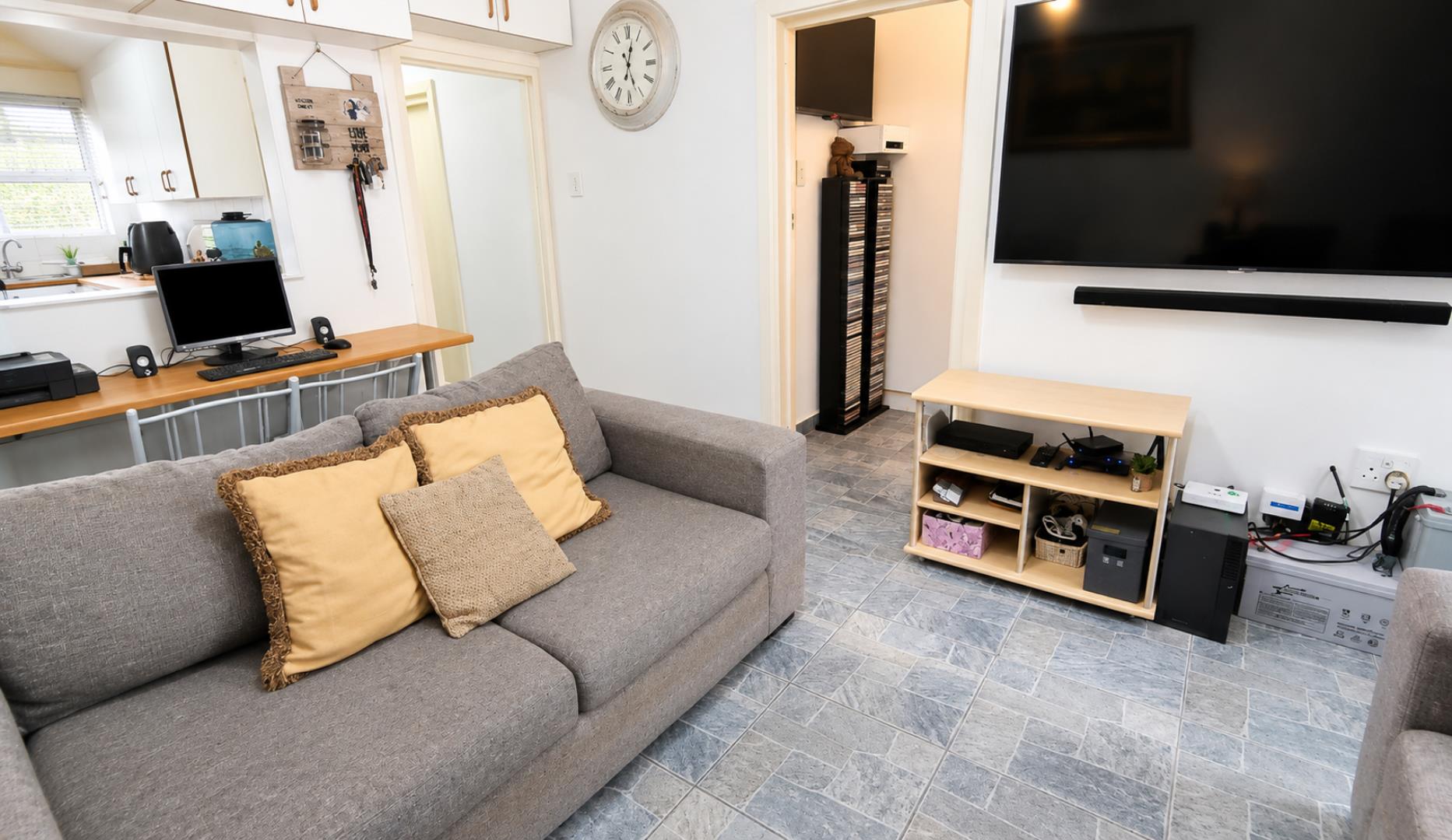 766394_lounge3_new.jpg