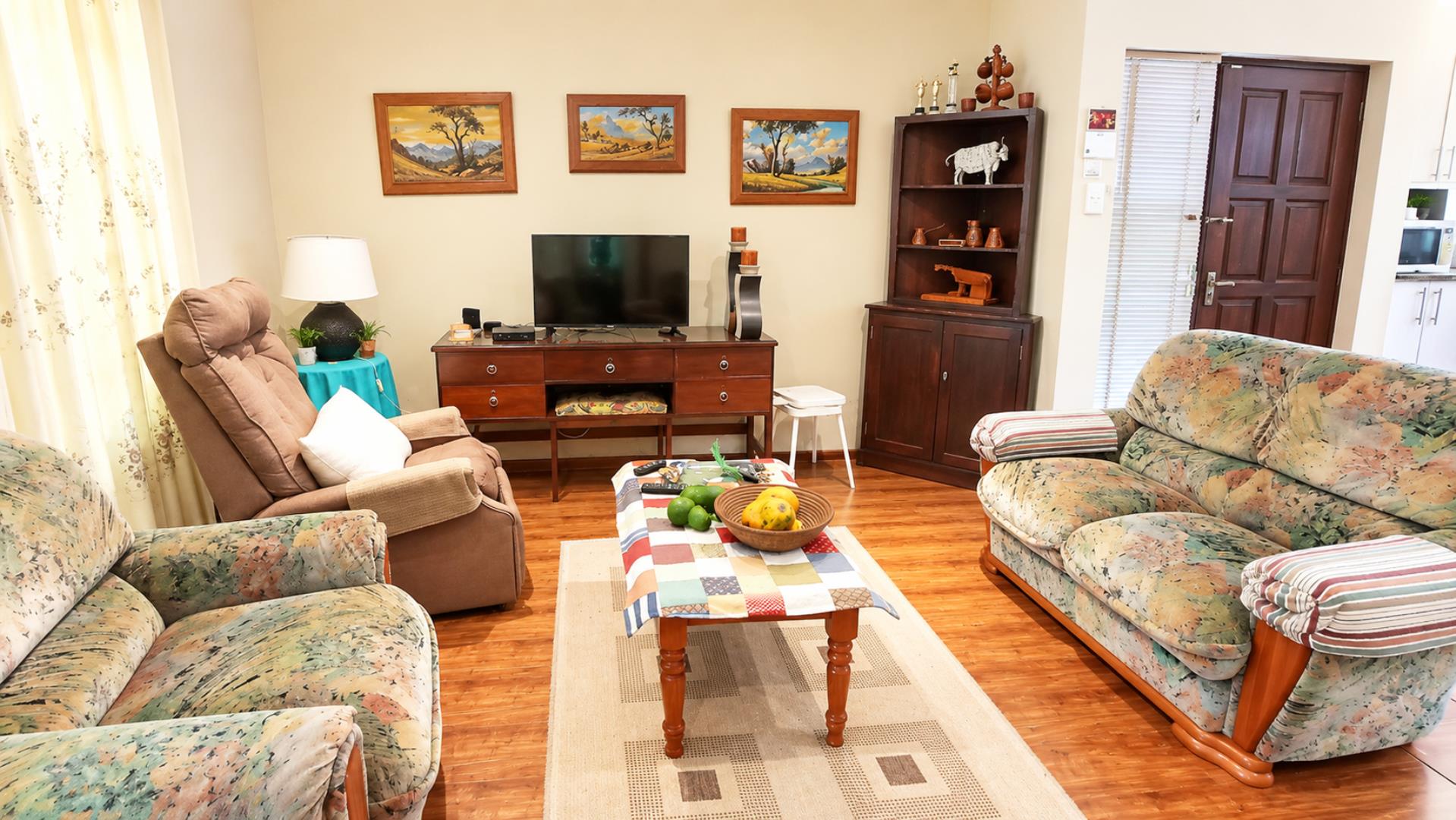 769242_loung_1.jpg