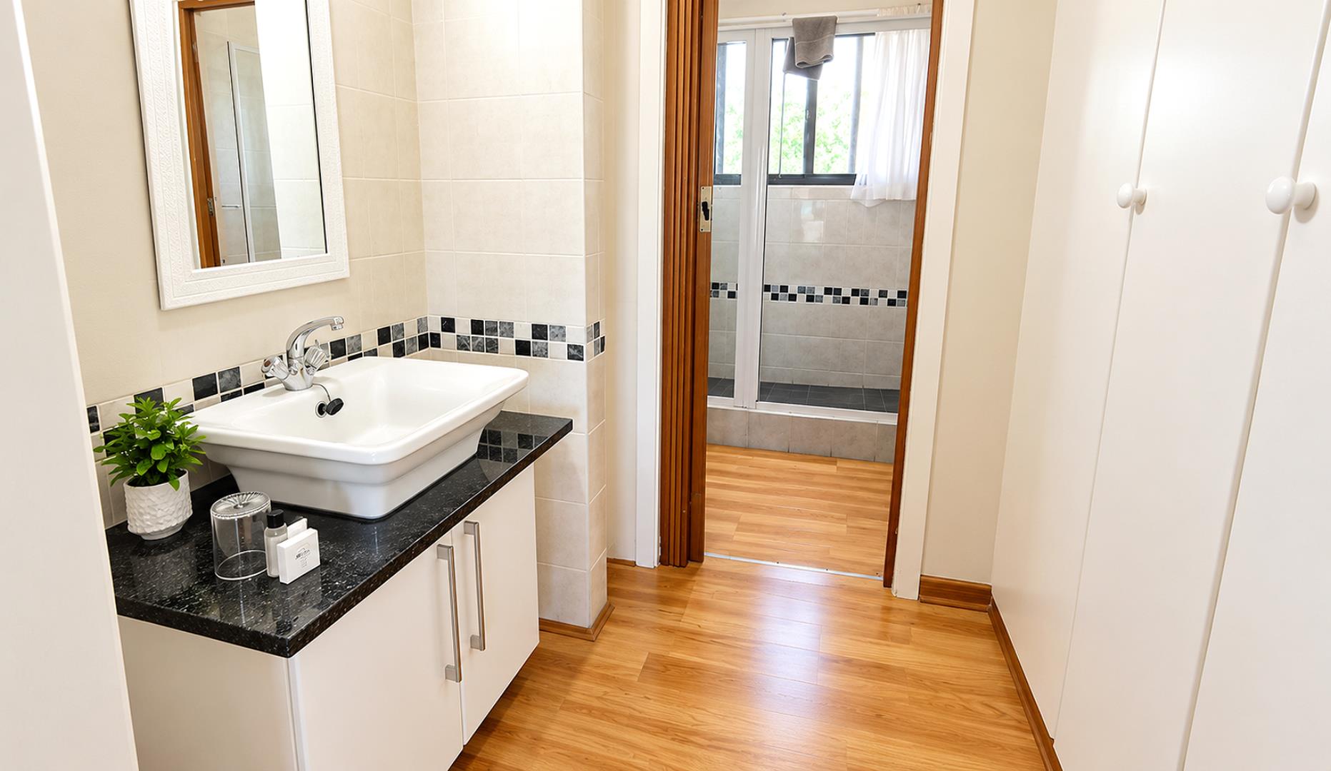 769512_bath1_new.jpg