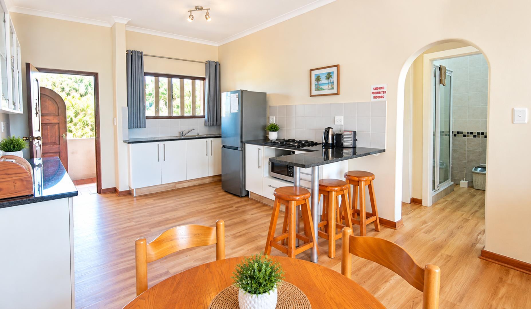 769650_kitchen_2r.jpg